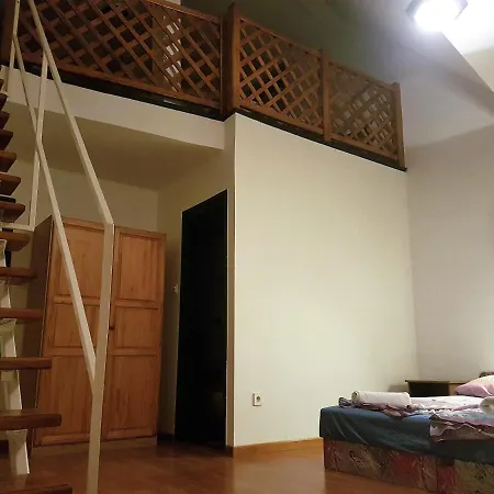Bed & Breakfast Panzio - Resch Varvolgy