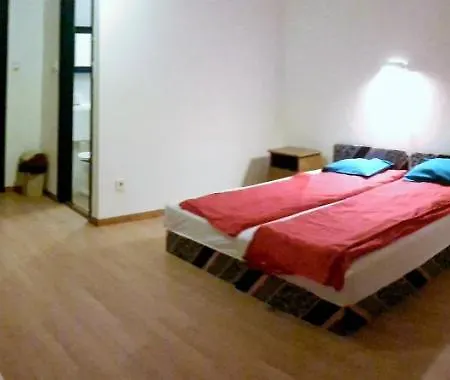 Bed & Breakfast Panzio - Resch Varvolgy